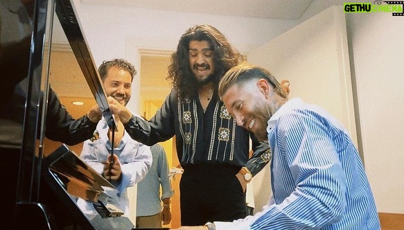 Sergio Ramos Instagram - Disfrutando de nuestro arte, nuestra cultura, nuestras raíces… ayer, en nuestro día 🇪🇸, y todos los días. ¡¡Ole, tú @israelfernandezcantaor!!