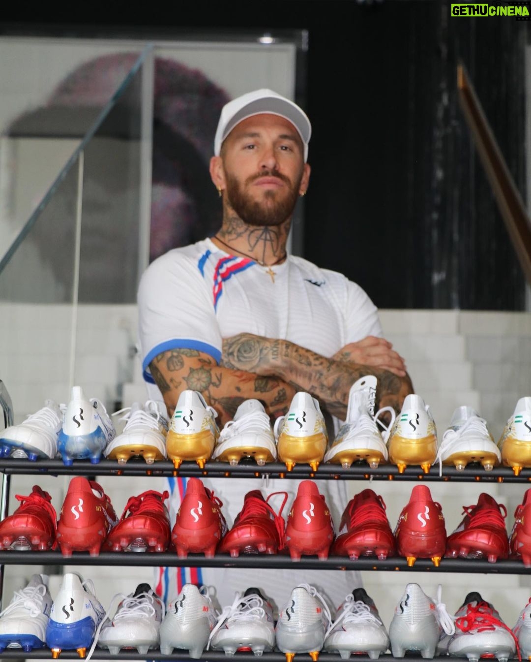 Sergio Ramos Instagram - Excited to continue this journey together for four more years. @mizunofootballofficial 👟⚽️