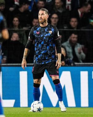 Sergio Ramos Instagram - Un empate con sabor agridulce: un punto valioso fuera de casa, pero dos que se nos han escapado por pequeños detalles. Toca seguir trabajando y mejorando.
Y una pequeña reflexión: ¿Para qué están las herramientas si no se usan? 

A draw with a bittersweet taste: a valuable point away from home, but two lost due to small details. It's time to keep working and improving.
And just a quick thought: What are tools for if you don’t use them?