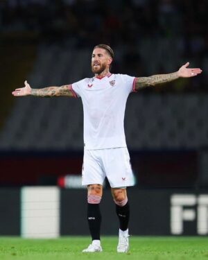 Sergio Ramos Instagram - Un partido que duele por el resultado y las circunstancias, pero que nos refuerza por la imagen y actitud del equipo. Seguimos creciendo y ya pensamos solo en la @championsleague.

A match that hurts because of the result and the circumstances, but that strengthens us because of the performance and attitude of the team. We continue to grow and we’re already thinking only about the #ChampionsLeague.