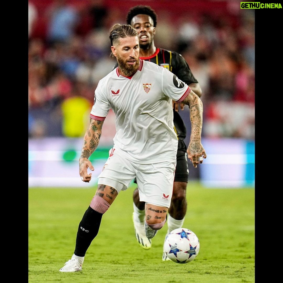 Sergio Ramos Instagram - Queríamos más, pero nos quedamos con un punto. A seguir trabajando y ya pensando en el sábado. ¡Gracias por el ambiente espectacular! We wanted more, but we take a point. Now to keep working and set our minds on Saturday. Thanks for the spectacular atmosphere! Estadio Ramon Sanchez Pizjuan