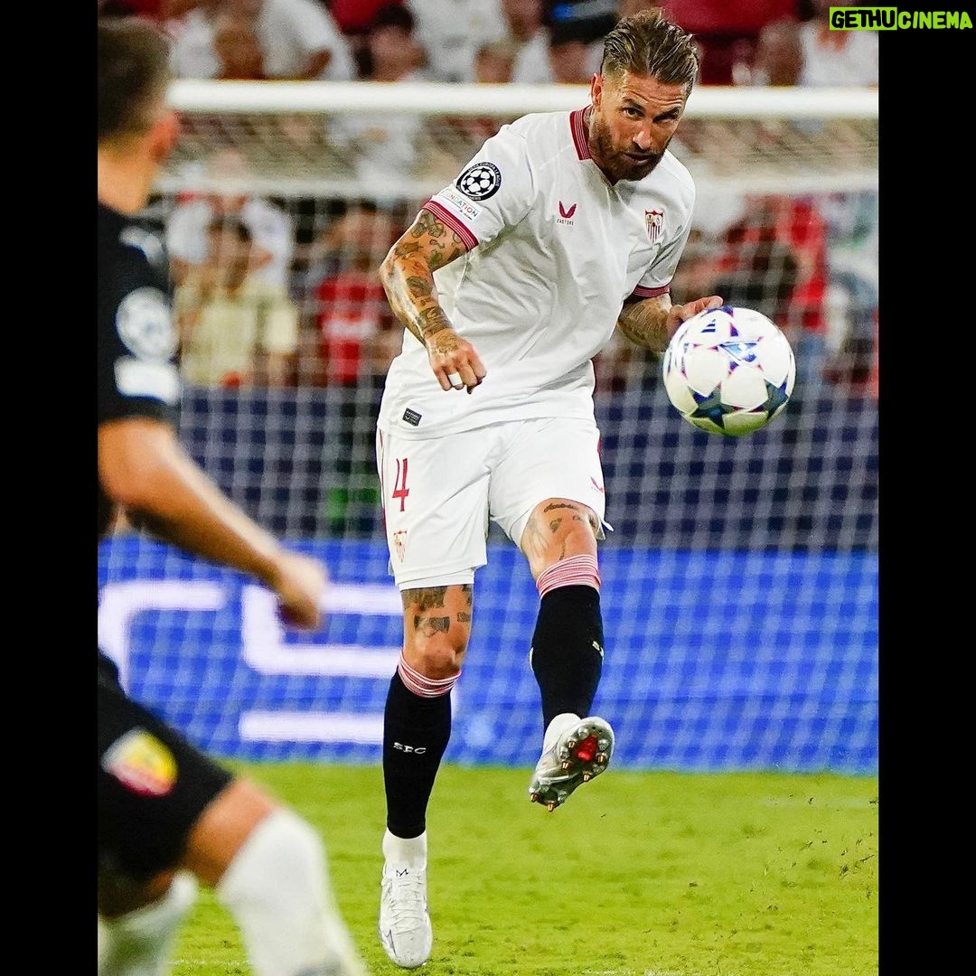 Sergio Ramos Instagram - Queríamos más, pero nos quedamos con un punto. A seguir trabajando y ya pensando en el sábado. ¡Gracias por el ambiente espectacular! We wanted more, but we take a point. Now to keep working and set our minds on Saturday. Thanks for the spectacular atmosphere! Estadio Ramon Sanchez Pizjuan