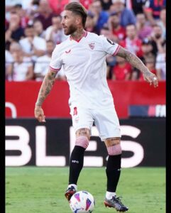 Sergio Ramos Instagram - Volver a casa sabe mejor con victoria y portería a cero. Ha sido increíble sentir el calor del Ramón Sánchez-Pizjuán 6.595 días después. ¡Seguimos! Returning home tastes better with a win and a clean sheet. It's been amazing to feel the support of the Ramón Sánchez-Pizjuán 6,595 days later. Let's keep going! @sevillafc ⚪️🔴