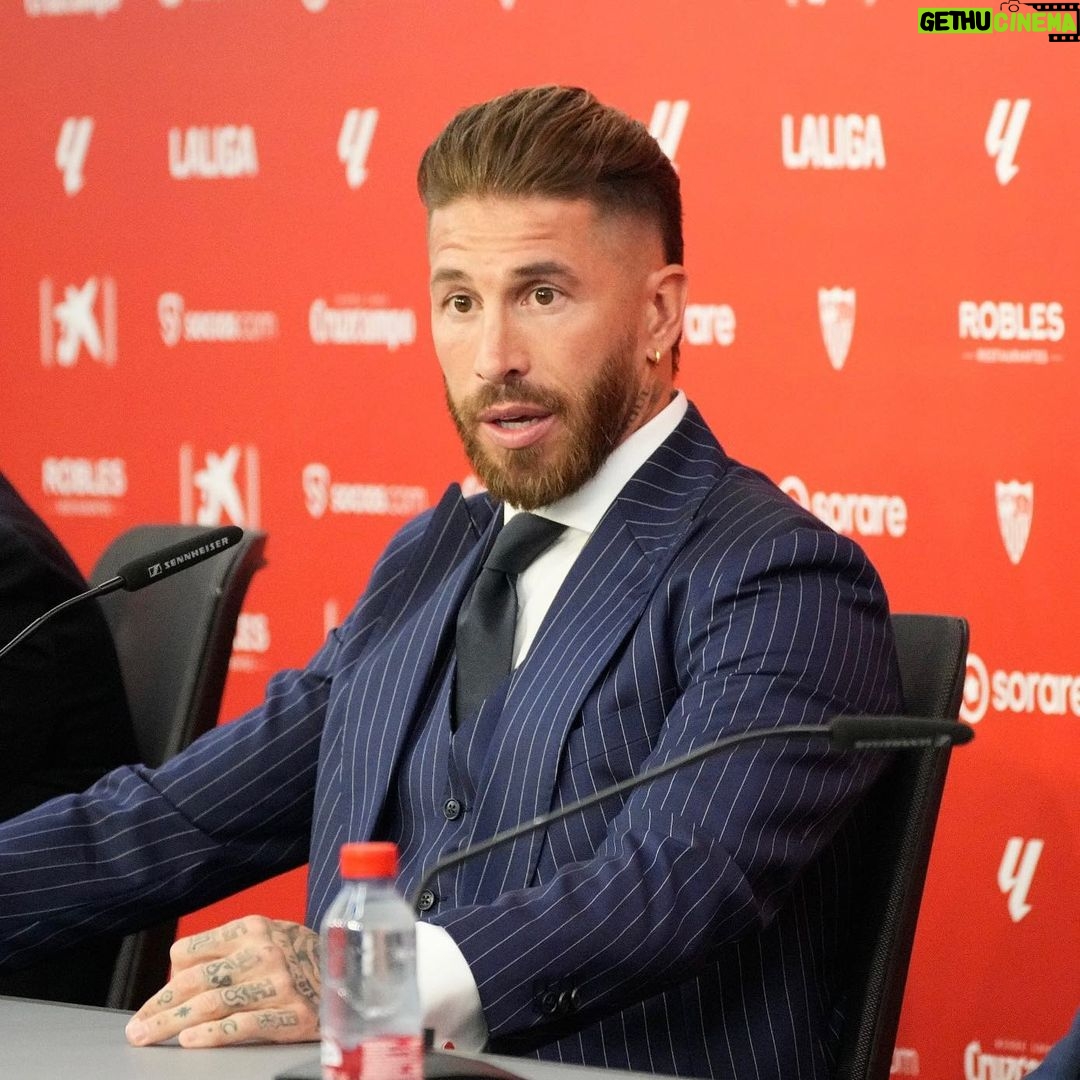 Sergio Ramos Instagram - Gracias a todas las personas que han hecho posible que se cumpla el sueño de volver a casa. @sevillafc 🤍❤️