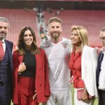 Sergio Ramos Instagram - Vuelta a casa rodeado de los míos. Gracias por estar siempre. ¡Os quiero! Y gracias especialmente a ti, mi vida @pilarrubio, por ser mi compañera de viaje y compartirlo todo conmigo. ❤️💜❤️