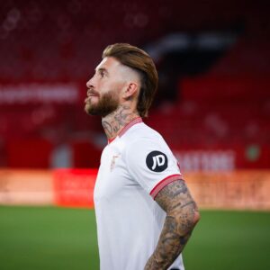 Sergio Ramos Instagram - Sevillistas, “y es por eso que hoy vengo a verte, sevillista seré hasta la muerte”. @sevillafc