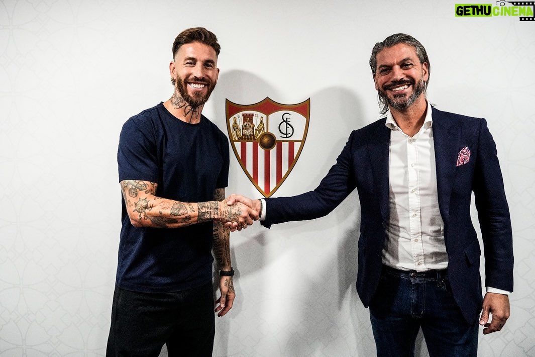Sergio Ramos Instagram - Espero que os llegue un pedacito de la felicidad que siento, porque es la forma más sincera que encuentro de daros las gracias. @sevillafc