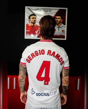 Sergio Ramos Instagram - Me faltan las palabras y me sobran las emociones.
@sevillafc