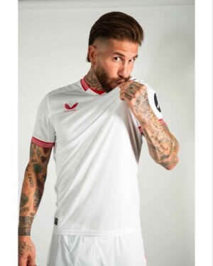 Sergio Ramos Instagram - Me faltan las palabras y me sobran las emociones.
@sevillafc