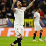Sergio Ramos Instagram - El miércoles, como todos los días, me acordé de vosotros. Os busqué en el cielo al saltar al campo y os busqué en el cielo al marcar el gol. Un gol que lleva mi nombre, pero que en realidad fue vuestro. Una deuda que tenía pendiente con vosotros y con mi Barbas (mi viejo). No estamos obteniendo buenos resultados, pero seguiremos luchando con todo para darle la vuelta a esto, por vuestro Sevilla, por nuestro Sevilla. Un beso ahí arriba, amigos. Os quiero, abuelos, Puerta y José Antonio.