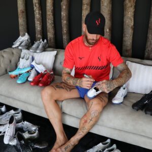 Sergio Ramos Instagram - Empezamos en 2014 y, aunque parece imposible, ya somos 60 millones.
Para celebrarlo y devolveros el cariño que me dais, os propongo un concurso para regalaros 20 pares de botas Mizuno firmadas.

Participar es muy sencillo:
1️⃣ Sígueme en Instagram, por supuesto. 😉
2️⃣ Piensa en tu momento favorito de mi carrera o de mi vida. 😍
3️⃣ Muéstralo en una foto, vídeo, dibujo… o comentario a este post mencionando mi cuenta @sergioramos y con el HT #SR60 antes del 27 de agosto de 2023. ¡Sé creativo! 🎨

➡️ Elegiré a los 20 más originales y les contactaré por mensaje directo.
¡60 millones de gracias!

—————————

We started in 2014 and – although it seems impossible – we are now 60 million strong.
To celebrate this and return some of the love you all give me, I’ve got a great competition for you: a giveaway of 20 pairs of signed Mizuno boots.

Participating is so easy:
1️⃣ Follow me on Instagram, of course. 😉
2️⃣ Think of your favourite time in my career or in my life. 😍
3️⃣ Post a photo, video, drawing… or comment on this post mentioning my account @sergioramos and including HT #SR60 before the 27 August 2023. Be creative! 🎨

➡️ I will pick the 20 most original entries and then will contact you by direct message.
60 million thanks!

*Enlace a las BBLL en la bio. // Link to the terms & conditions in the bio.

** La participación implica la aceptación de las BBLL. // Participation entails accepting the terms & conditions.