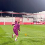 Sergio Ramos Instagram - 𝐒𝐑𝟒 𝐡𝐚𝐜𝐢𝐞𝐧𝐝𝐨 𝐝𝐞 𝐥𝐚𝐬 𝐬𝐮𝐲𝐚𝐬 🫣🪄 ❤️ @sergioramos #WeareSevilla #training #sevillafc #reels