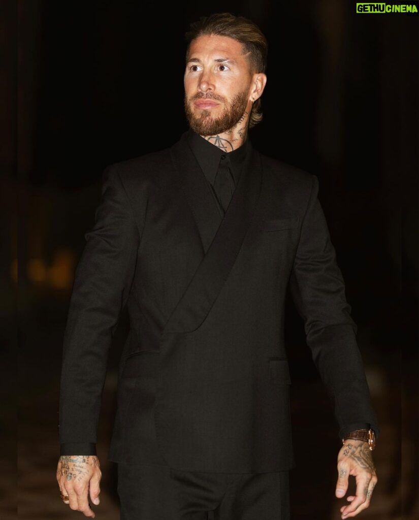 Sergio Ramos Instagram - Total black look 👌