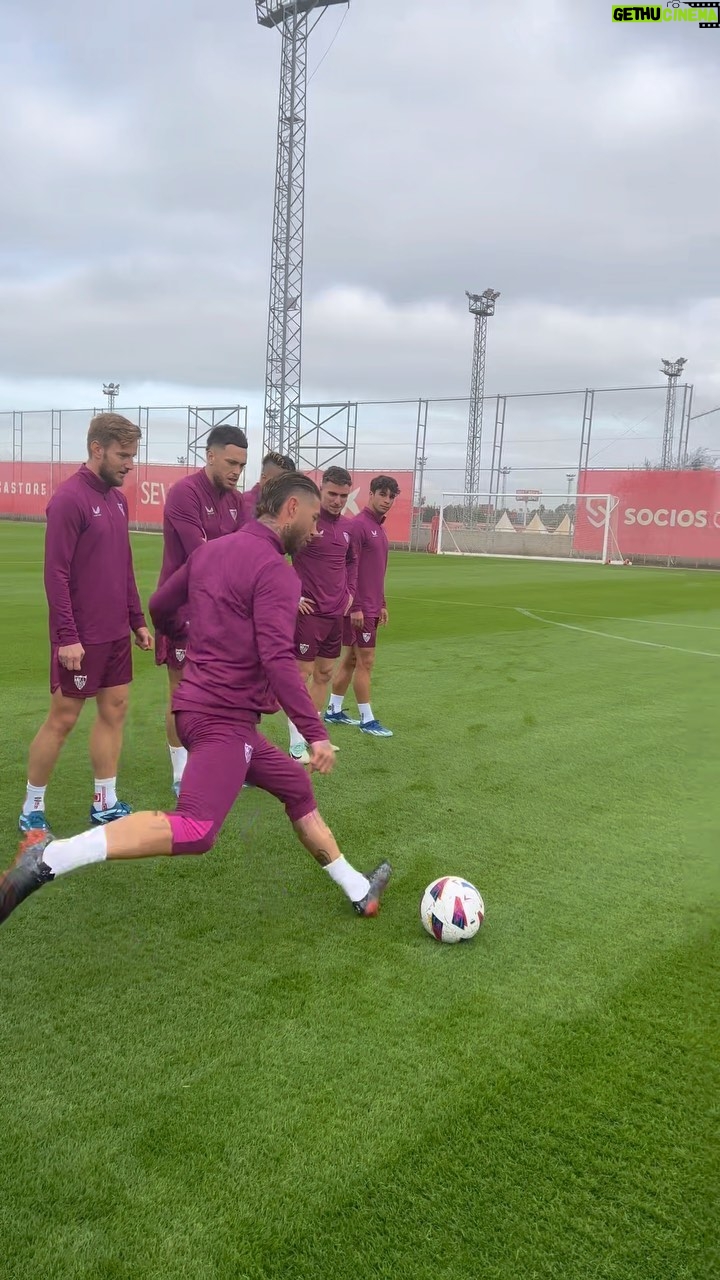 Sergio Ramos - 2.8 Million Likes - 🧐 on target 🎯
Con la presión ambiental en contra, pero a mí, no… 😝😝 #AlChuruNo #ElLargueroLibra jejeje #NosCrecemosAnteLaAdversidad