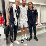 Sergio Ramos Instagram - Qué bueno veros, @toni.kr8s y @lukamodric10. Good to see you, my brothers. 🍷🍷🍷