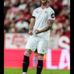 Sergio Ramos Instagram - Un punto de carácter y de convicción. Enormes equipo y afición, este es el camino para crecer, @sevillafc. Especial volver a encontrarte, @realmadrid. A point earned through character and conviction. Huge performance from the team and the fans. This is the way to grow. Special to see you again, #RealMadrid. #VamosMiSevilla ⚪️🔴