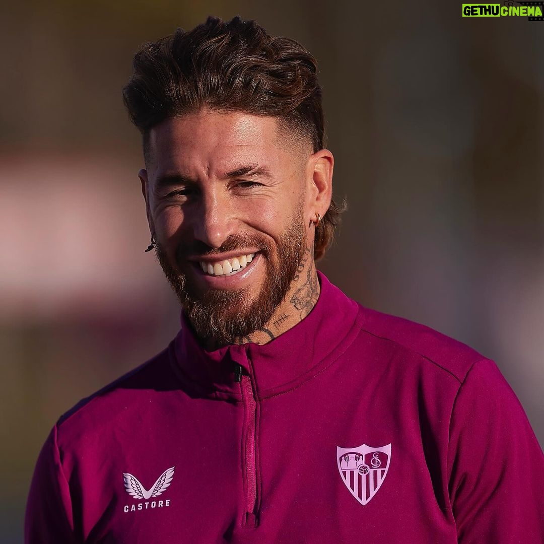 Sergio Ramos Instagram - 🫡 Listo para el último partido del año. // Ready for the last match of the year. 🫡
