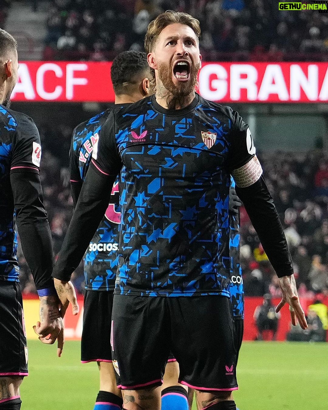 Sergio Ramos Instagram - Una victoria necesaria, trabajada y merecida. Contento por ayudar con otro gol 🍳. El camino es este. ¡Vamos, @sevillafc! ⚪️🔴 A necessary, hard-fought and well-deserved win. Happy to help with another goal 🍳. This is the way to go. Onwards, Sevilla! ⚪️🔴