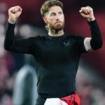 Sergio Ramos Instagram - Una victoria necesaria, trabajada y merecida. Contento por ayudar con otro gol 🍳. El camino es este. ¡Vamos, @sevillafc! ⚪️🔴 A necessary, hard-fought and well-deserved win. Happy to help with another goal 🍳. This is the way to go. Onwards, Sevilla! ⚪️🔴