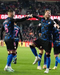 Sergio Ramos Instagram - Una victoria necesaria, trabajada y merecida. Contento por ayudar con otro gol 🍳. El camino es este. ¡Vamos, @sevillafc! ⚪️🔴 A necessary, hard-fought and well-deserved win. Happy to help with another goal 🍳. This is the way to go. Onwards, Sevilla! ⚪️🔴