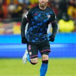 Sergio Ramos Instagram - Una noche muy dura, porque nos despedimos de Europa, pero nos vamos con la cabeza alta y nos podemos mirar a los ojos. Nos quedan la Liga y la Copa; nos quedan nuestro orgullo y el escudo en el pecho. No hacen falta más argumentos. A very tough night, because we say goodbye to Europe, but we leave with our heads held high and we can look ourselves in the eye. We still have the League and the Cup; we still have our pride and the badge on our chest. No more arguments are needed. @sevillafc
