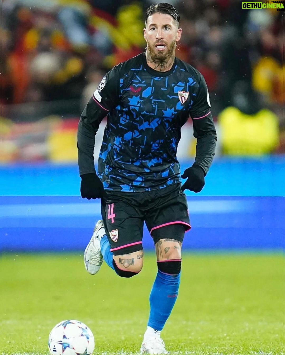 Sergio Ramos Instagram - Una noche muy dura, porque nos despedimos de Europa, pero nos vamos con la cabeza alta y nos podemos mirar a los ojos. Nos quedan la Liga y la Copa; nos quedan nuestro orgullo y el escudo en el pecho. No hacen falta más argumentos. A very tough night, because we say goodbye to Europe, but we leave with our heads held high and we can look ourselves in the eye. We still have the League and the Cup; we still have our pride and the badge on our chest. No more arguments are needed. @sevillafc