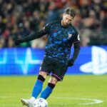 Sergio Ramos Instagram - Una noche muy dura, porque nos despedimos de Europa, pero nos vamos con la cabeza alta y nos podemos mirar a los ojos. Nos quedan la Liga y la Copa; nos quedan nuestro orgullo y el escudo en el pecho. No hacen falta más argumentos. A very tough night, because we say goodbye to Europe, but we leave with our heads held high and we can look ourselves in the eye. We still have the League and the Cup; we still have our pride and the badge on our chest. No more arguments are needed. @sevillafc