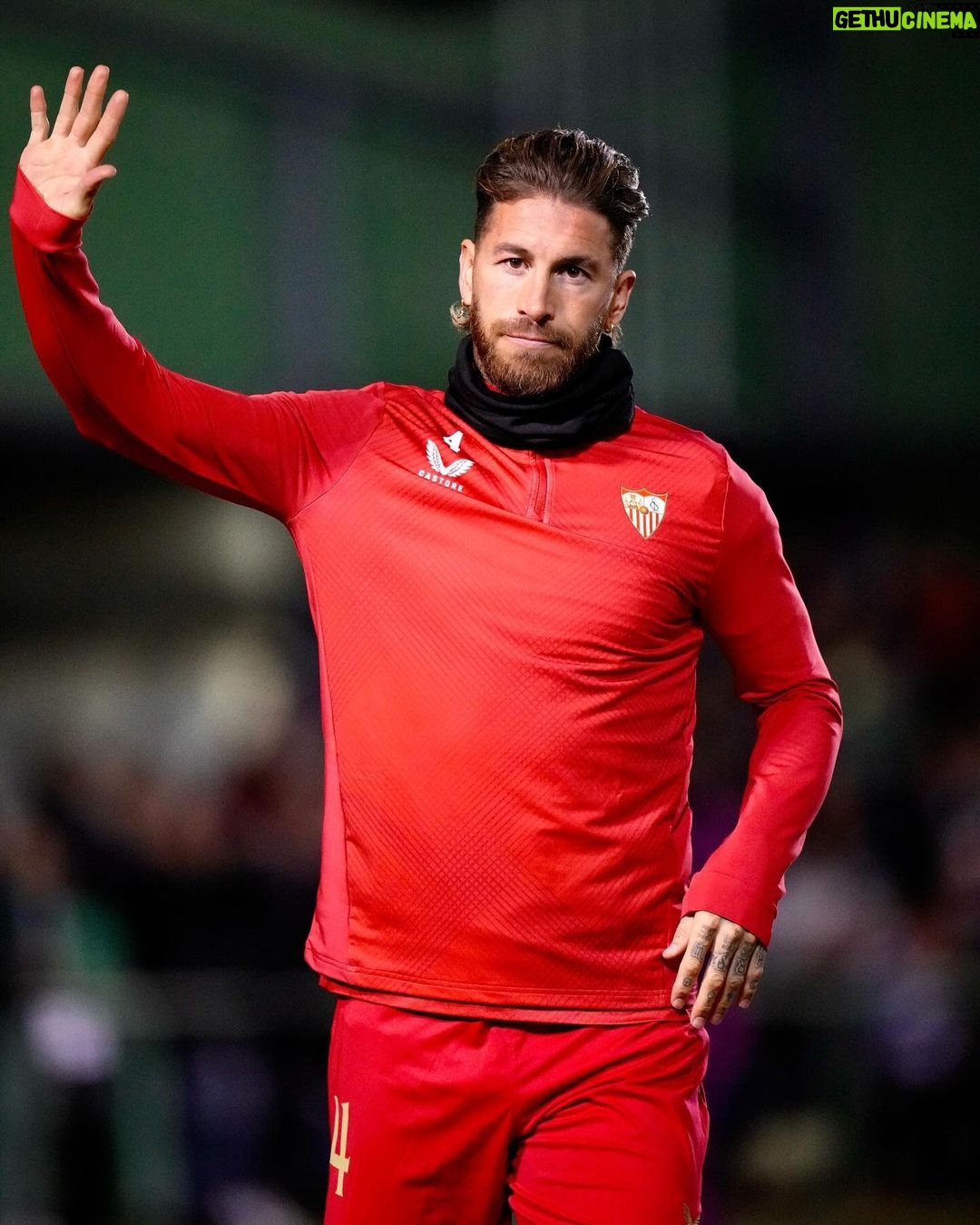 Sergio Ramos Instagram - Contento por la victoria, el gol y mi estreno como capitán. Ya pensando en el sábado, @sevillafc. Pleased with the win, the goal and to captain the team for the first time. Minds already on Saturday.
