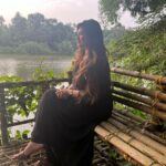 Shaalin Zoya Instagram – evening well spent by the river. Also, made me realise few of you actually care for what I do with my profession. So thankful for the response to my poster. It made me want to try and work harder even the whole world is against you. I genuinely love movies. So I gotta keep trying with whatever little I have and whatever little spark left in me. I might be the smallest fish here, but darling I’m also part of this ocean. 

📸 @bilahari_experiments