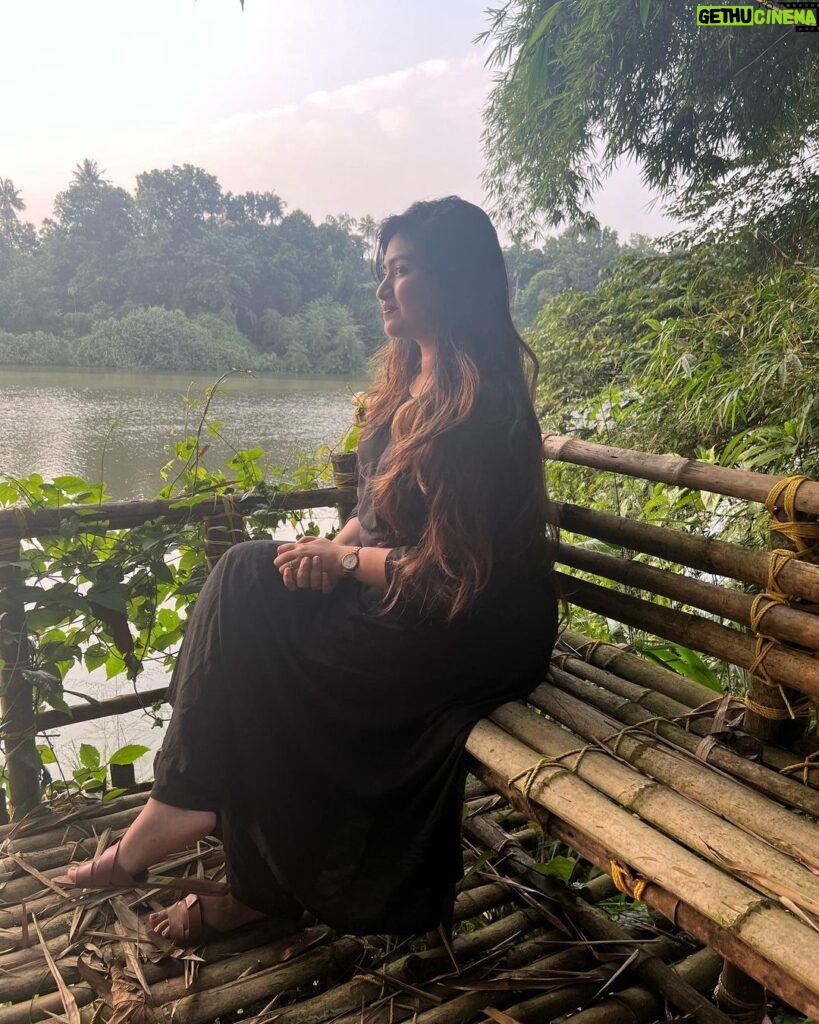 Shaalin Zoya Instagram - evening well spent by the river. Also, made me realise few of you actually care for what I do with my profession. So thankful for the response to my poster. It made me want to try and work harder even the whole world is against you. I genuinely love movies. So I gotta keep trying with whatever little I have and whatever little spark left in me. I might be the smallest fish here, but darling I’m also part of this ocean. 📸 @bilahari_experiments