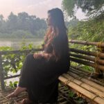 Shaalin Zoya Instagram – evening well spent by the river. Also, made me realise few of you actually care for what I do with my profession. So thankful for the response to my poster. It made me want to try and work harder even the whole world is against you. I genuinely love movies. So I gotta keep trying with whatever little I have and whatever little spark left in me. I might be the smallest fish here, but darling I’m also part of this ocean. 

📸 @bilahari_experiments