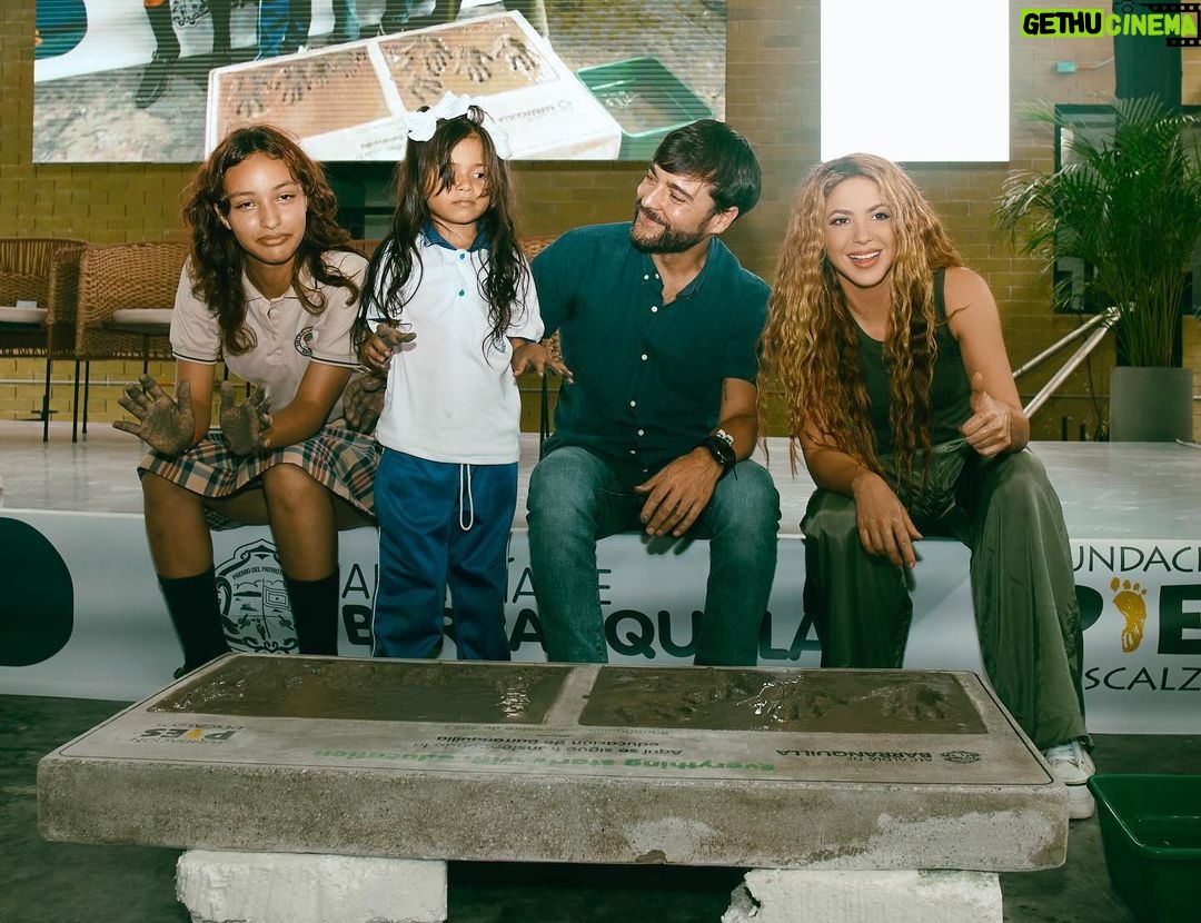 Shakira Instagram - Estoy feliz de haber podido inaugurar otra escuela en Barranquilla, El Colegio Nuevo Bosque atenderá a más de mil niños, gracias como siempre a nuestros aliados que hicieron esto posible! El Bosque, Barranquilla