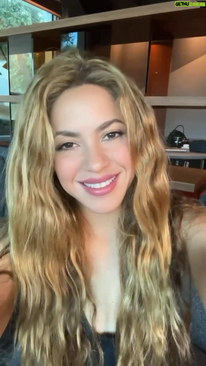 Shakira Instagram - So excited about my Video Vanguard performance at the @vmas sponsored by @toyotausa - watch this Tuesday, 9/12 on MTV! 💃