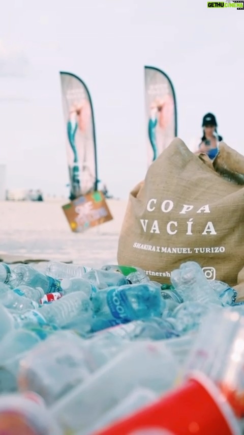 Shakira Instagram - #CopaVaciaCleanUp #ShakiraCleanUp 🌊🧜♀️ Miami Beach, Florida