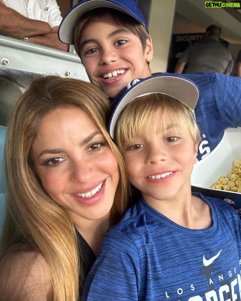 Shakira Instagram - At the Dodgers game with the kiddos last night! amazing game!