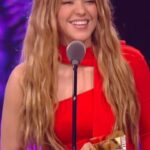 Shakira Instagram - Para ser un “agente de cambio” solo hay que diferenciar lo que está bien de lo que está mal, creer que si es posible cambiar las cosas y no dejar que nadie te diga lo contrario, y eso es poder. #PremiosJuventud