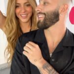 Shakira Instagram - Cuando pongo las manos como genie 🧞‍♂️