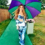 Shakira Instagram - Anyone for tennis? 🎾 #Wimbledon 📸@nicolasgerardin Wimbledon,England