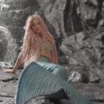 Shakira Instagram - Behind the scenes of the #CopaVacía music video with @shakira and @manuelturizo 🧜‍♀️