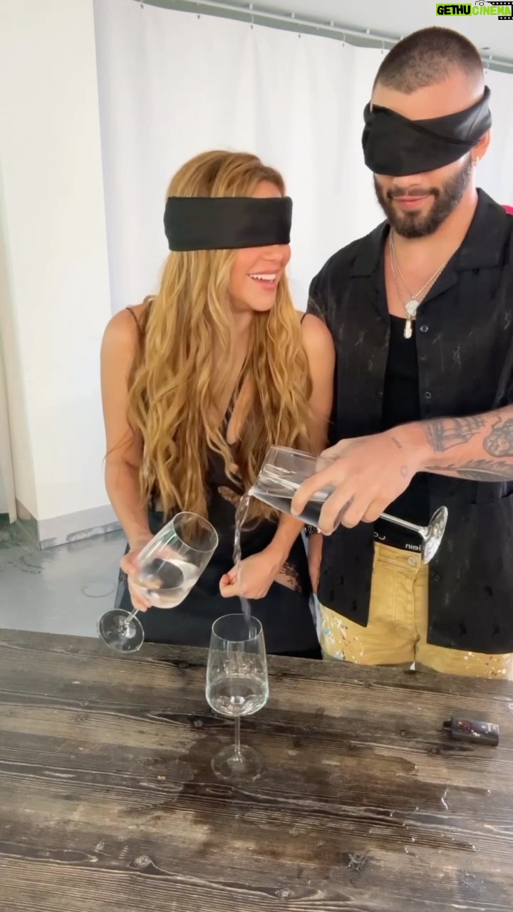 Shakira Instagram - Vamos a jugar a lléname la copa… La #CopaVacia 🍸