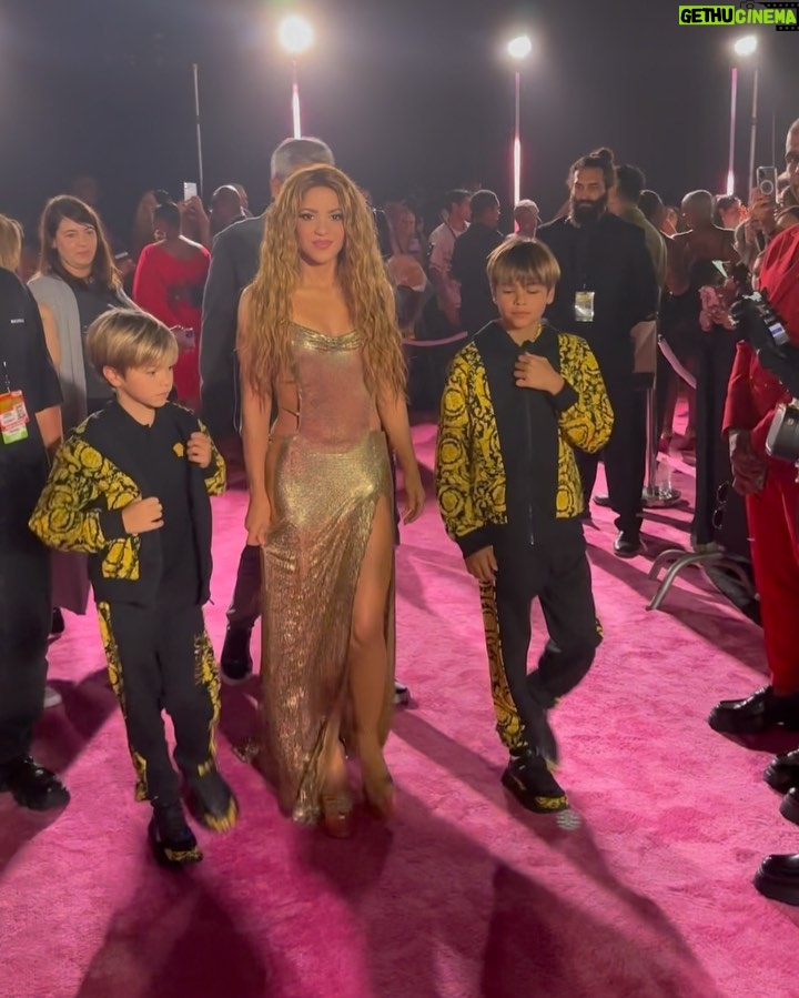Shakira - 2.4 Million Likes - She needs no introduction. She’s @shakira (Shakira). 🔥💃🏻🔥
The legendary Colombian music icon is returning to the @vmas (@mtv Video Music Awards) after 30 total nominations and multiple wins, but tonight she’s being honored for her lifetime achievements in music and performance with the Video Vanguard Award.
See how the superstar prepared for the night and her epic performance with #10Things celebrating music videos’ biggest night. 🎶👏✨
1. Shakira meeting with her creative team ahead of her performance at the VMAs.
2. What Shakira said. 😜
3. Her hips…don’t lie
4. En route NY ➡️ NJ
5. Choose your fighter.
6. Three words: sparkle, shine and shimmer. ✨
7. Pro tip: bring your kids as your plus-one on the red carpet. 📸
8. Shakira’s dancers getting performance-ready in 5, 6, 7, 8.
9. Showtime for this showstopper 💖
10. This is what a winner looks like.