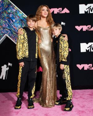 Shakira Instagram - Hi #VMAs 😘