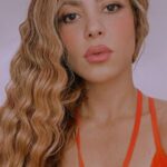 Shakira Instagram - 🧡