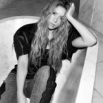 Shakira Instagram - Bathtub snapshot 🫧 📸@nicolasgerardin