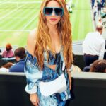 Shakira Instagram - Anyone for tennis? 🎾 #Wimbledon 📸@nicolasgerardin Wimbledon,England