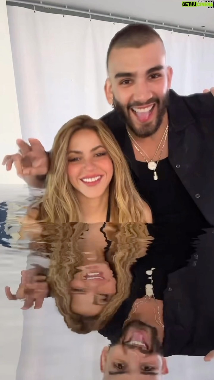 Shakira Instagram - Agua y más agua #CopaVacia