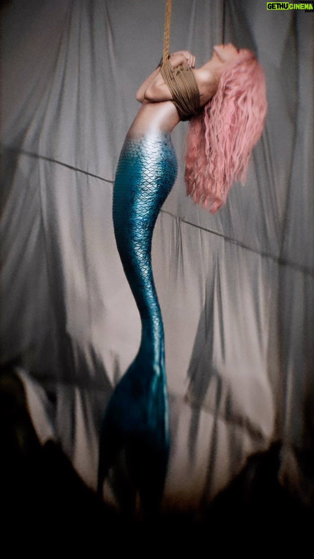 Shakira Instagram - @manuelturizo 🧜♀️ COPA VACIA 29 JUNIO 8:00 PM EST