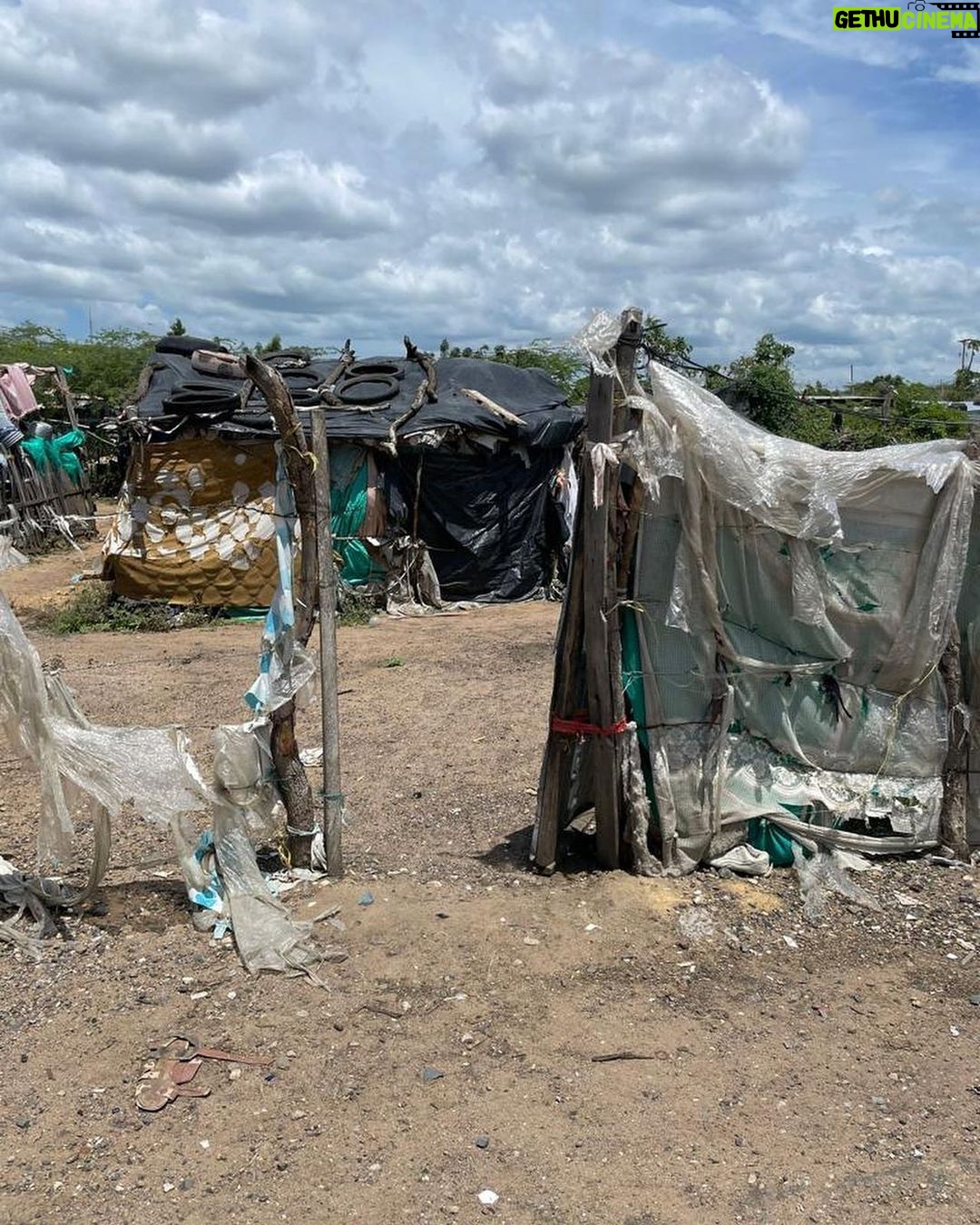 Shakira Instagram - Esta es la situación en La Guajira. Construyendo nuevas aulas en este colegio en Maicao de la mano de @educationaboveall_eaa para atender a 300 niños más… Tanto por hacer!! La Guajira, Colombia