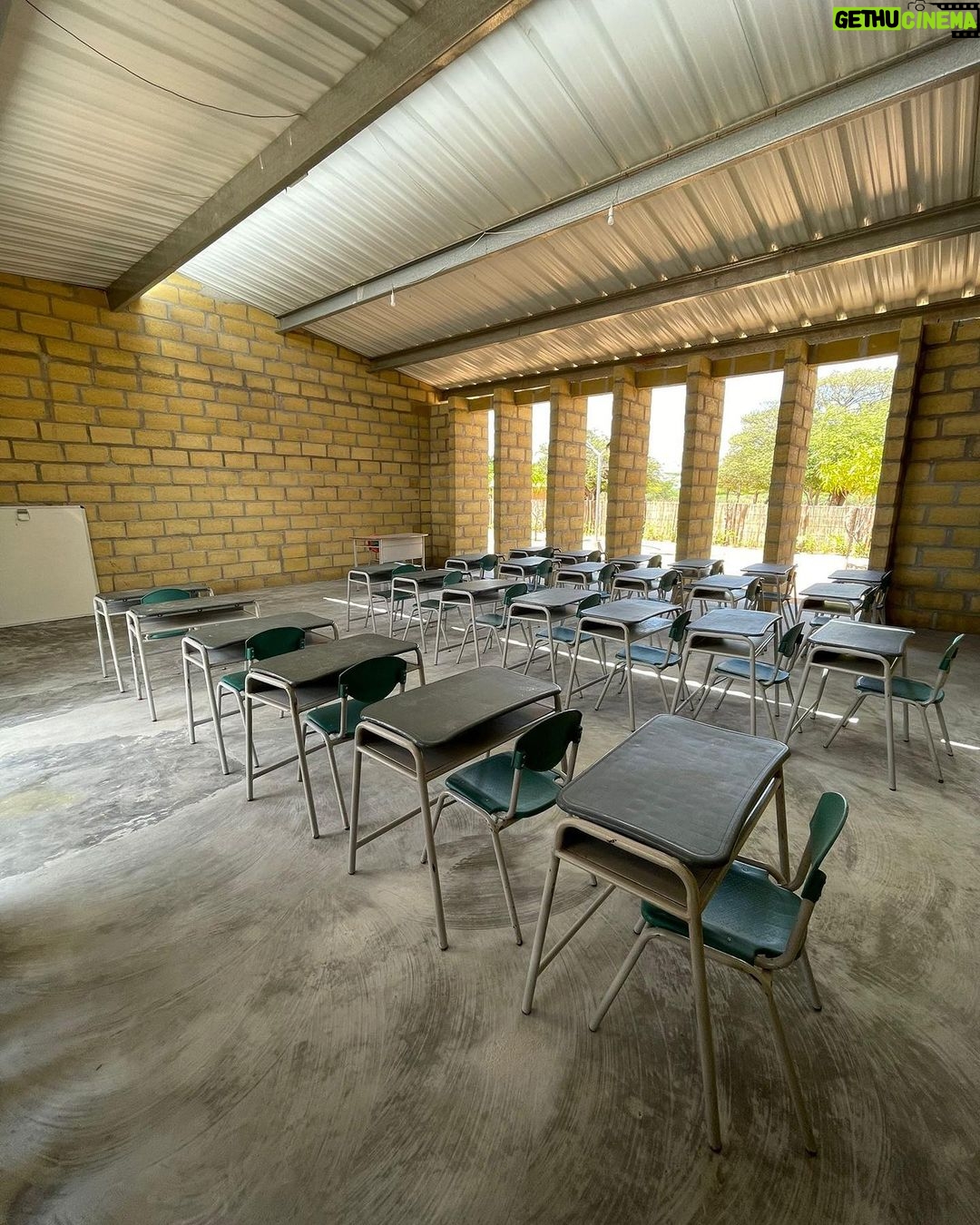 Shakira Instagram - Esta es la situación en La Guajira. Construyendo nuevas aulas en este colegio en Maicao de la mano de @educationaboveall_eaa para atender a 300 niños más… Tanto por hacer!! La Guajira, Colombia