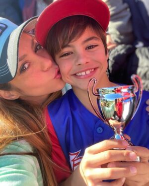 Shakira Instagram - Felicidades a Milan y su equipo por este gran torneo. Todas las mamis estamos muy orgullosas de ustedes por su perseverancia  y dedicación! Bravo Subcampeones de la copa Catalunya Sub10!